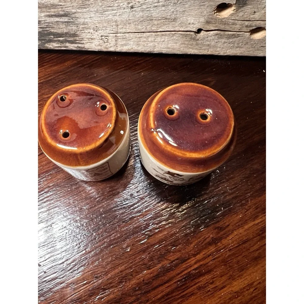 Mississippi Ceramic tan brown Salt And Pepper Shakers state map cylinder Vintage